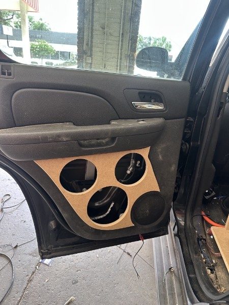Speaker board mounted on the Tahoe door with speakers installed behind it
